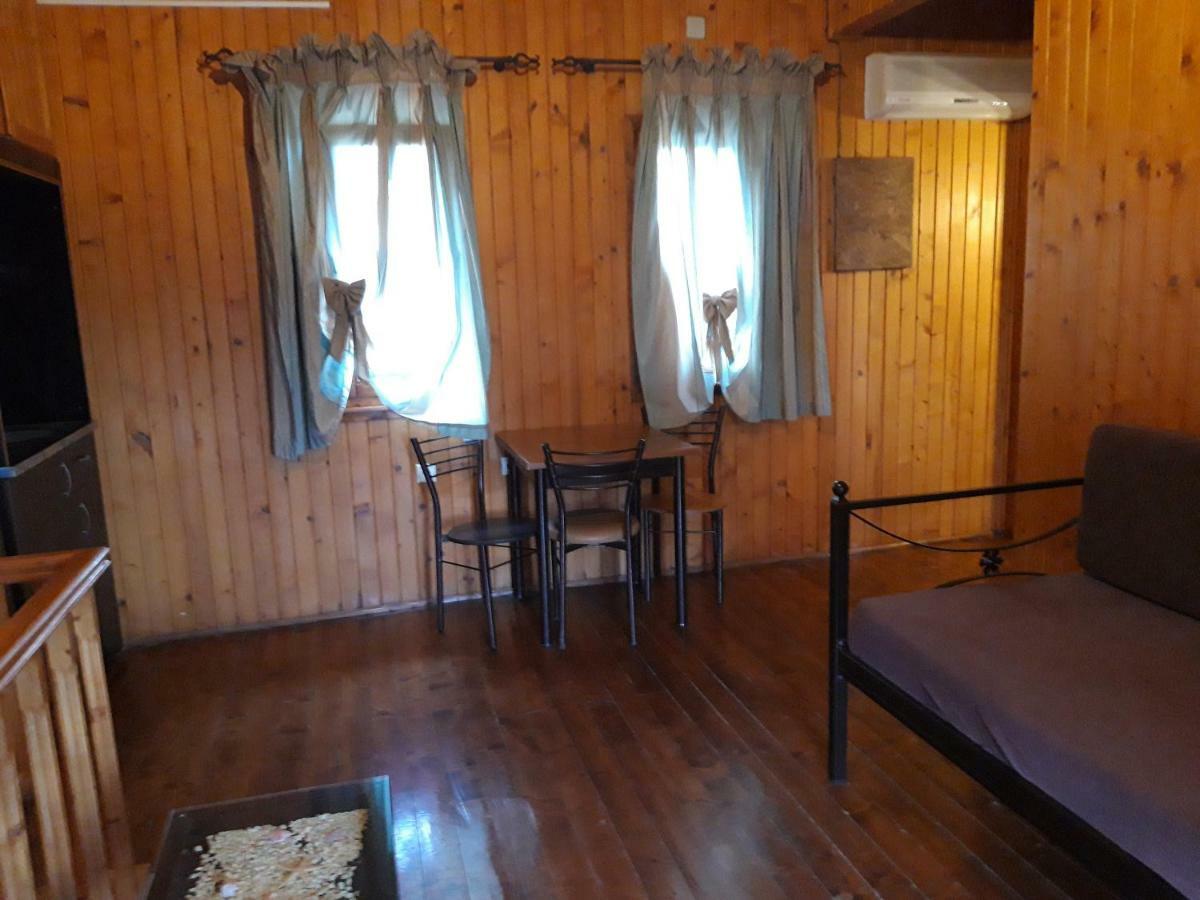 Wooden Nest Apartment Akhladherí Екстериор снимка